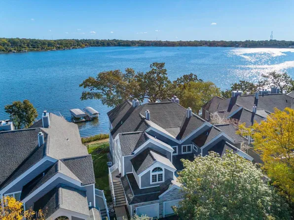 247 Sandy Point Ln, Lake Zurich, IL 60047