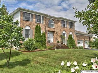 8 Hummingbird Ct, Marlboro, NJ 07746