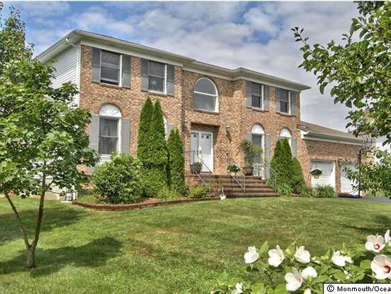 8 Hummingbird Ct, Marlboro, NJ 07746