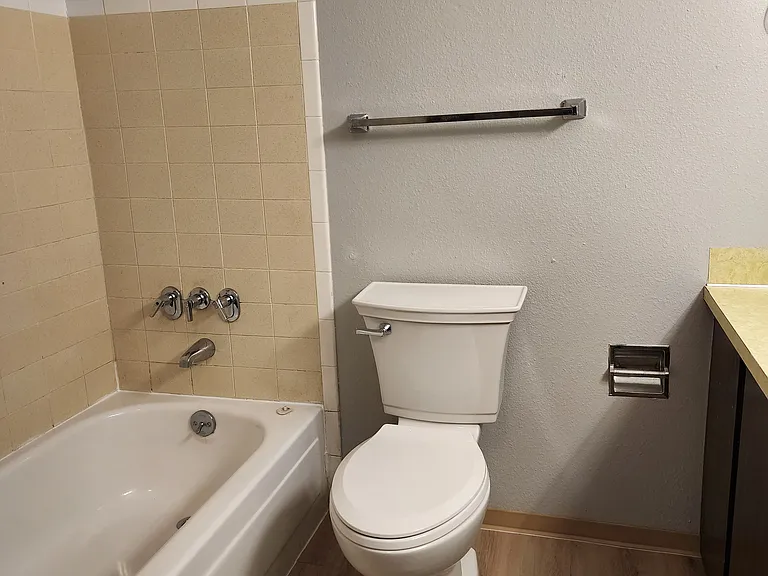 200 E 2nd St #220 — Photo 6