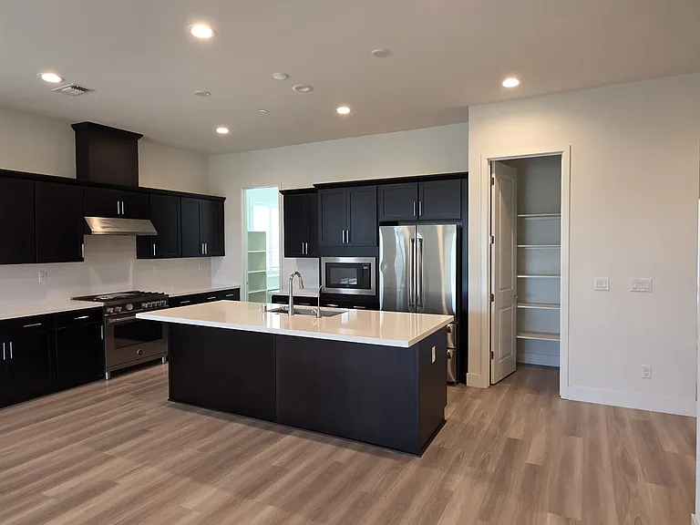 2829 Turner Ave — Photo 5