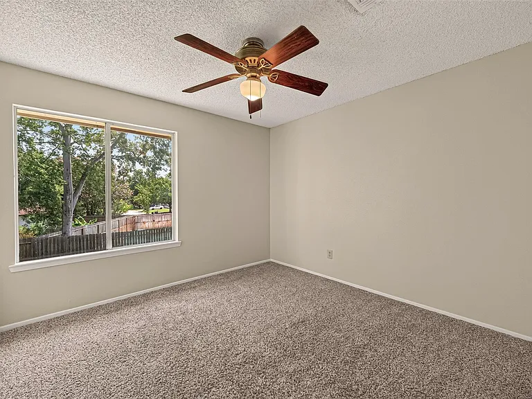 1818 Foxlake Dr — Photo 20