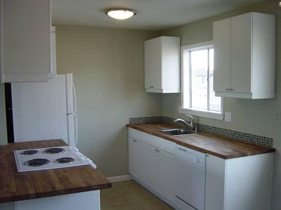 dining area to kitchen