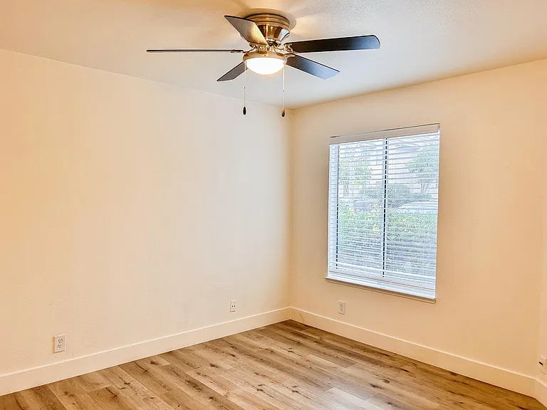 Parkview Apartments — Photo 26