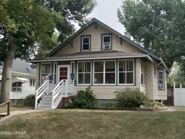 1120 5th St NE, Devils Lake, ND 58301