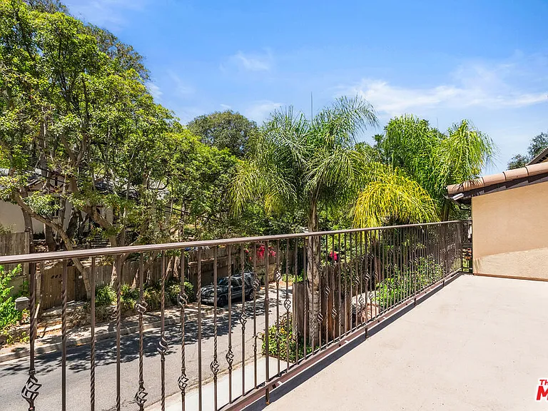 8836 Wonderland Ave — Photo 27