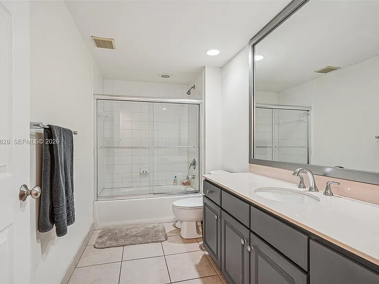 2000 N Bayshore Dr #211 — Photo 11