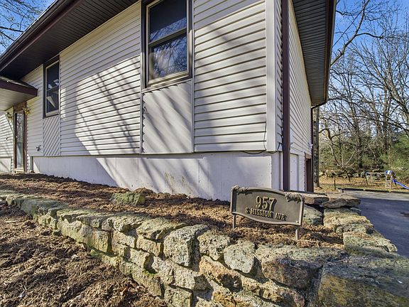 3rd image of 957 S Mission Avenue