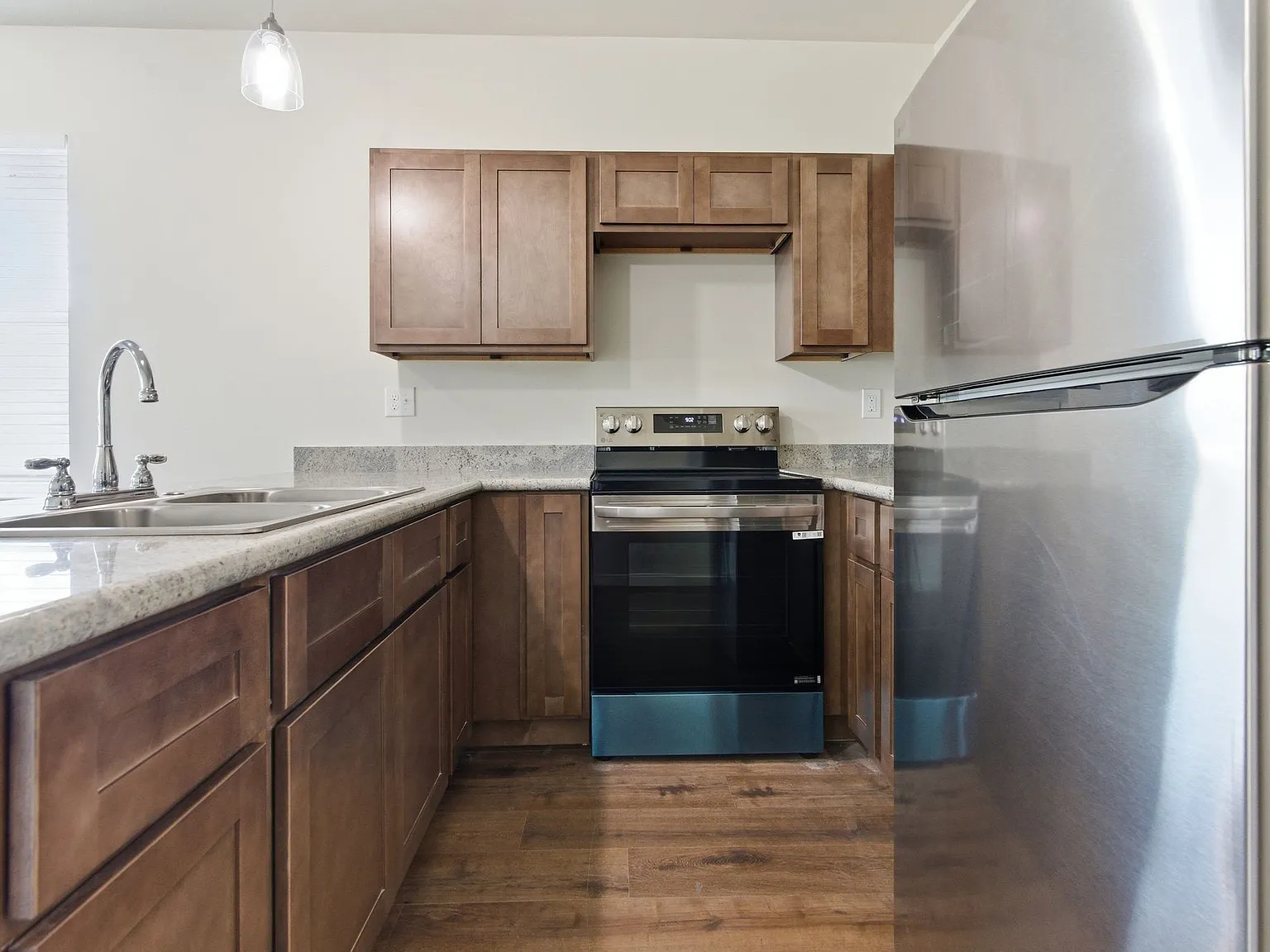 3 bed, 2.0 bath, 1020 sqft, $1,800 — Photo 4