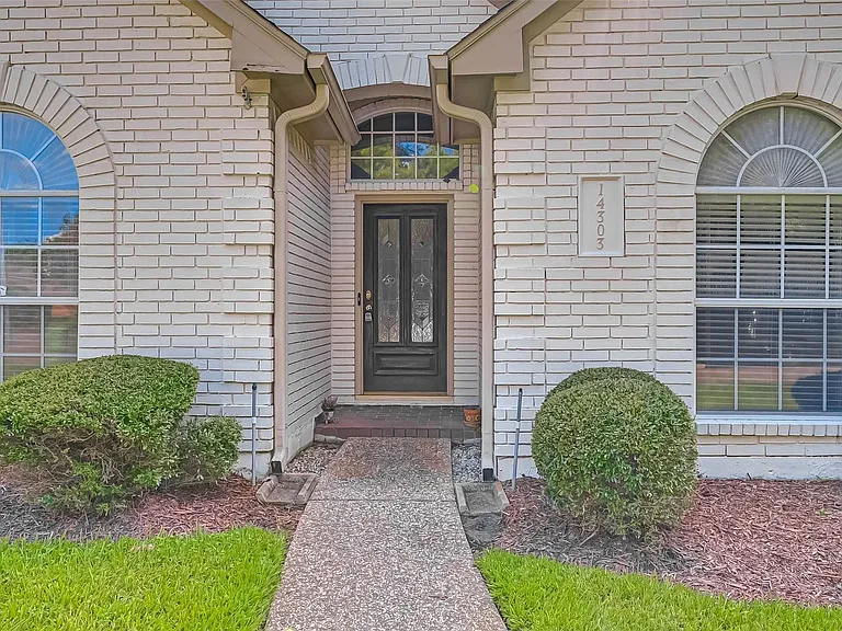 14303 Reissen Ln — Photo 3