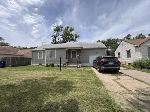 1045 N Ridgewood Dr, Wichita, KS 67208