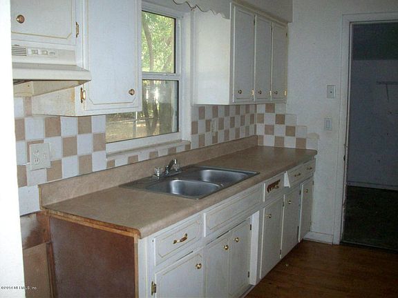 4th image of 518 Clermont Ave S