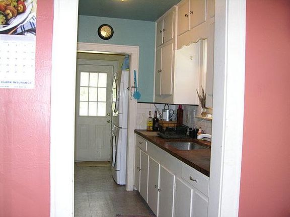 5th image of 131 Lucy Ln