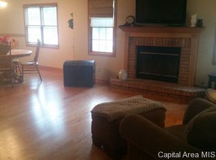 114 E Washington St, Edinburg, IL 62531