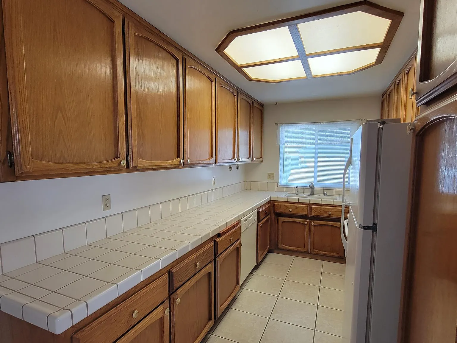 3 bed, 1299 sqft, $1,975 — Photo 3