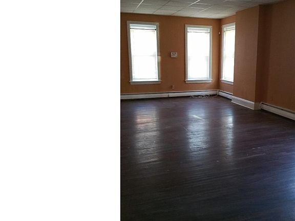 3rd image of 81 Grand St