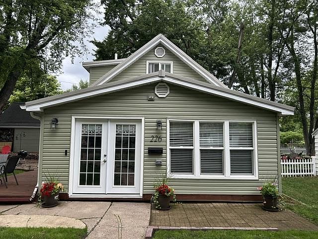 1st image of 226 N 6TH AVENUE