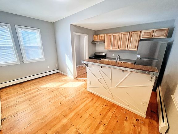 5th image of 104 Lexington Ave NW #1
