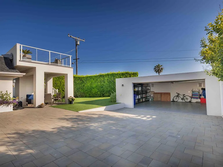 5366 Chelsea St — Photo 30