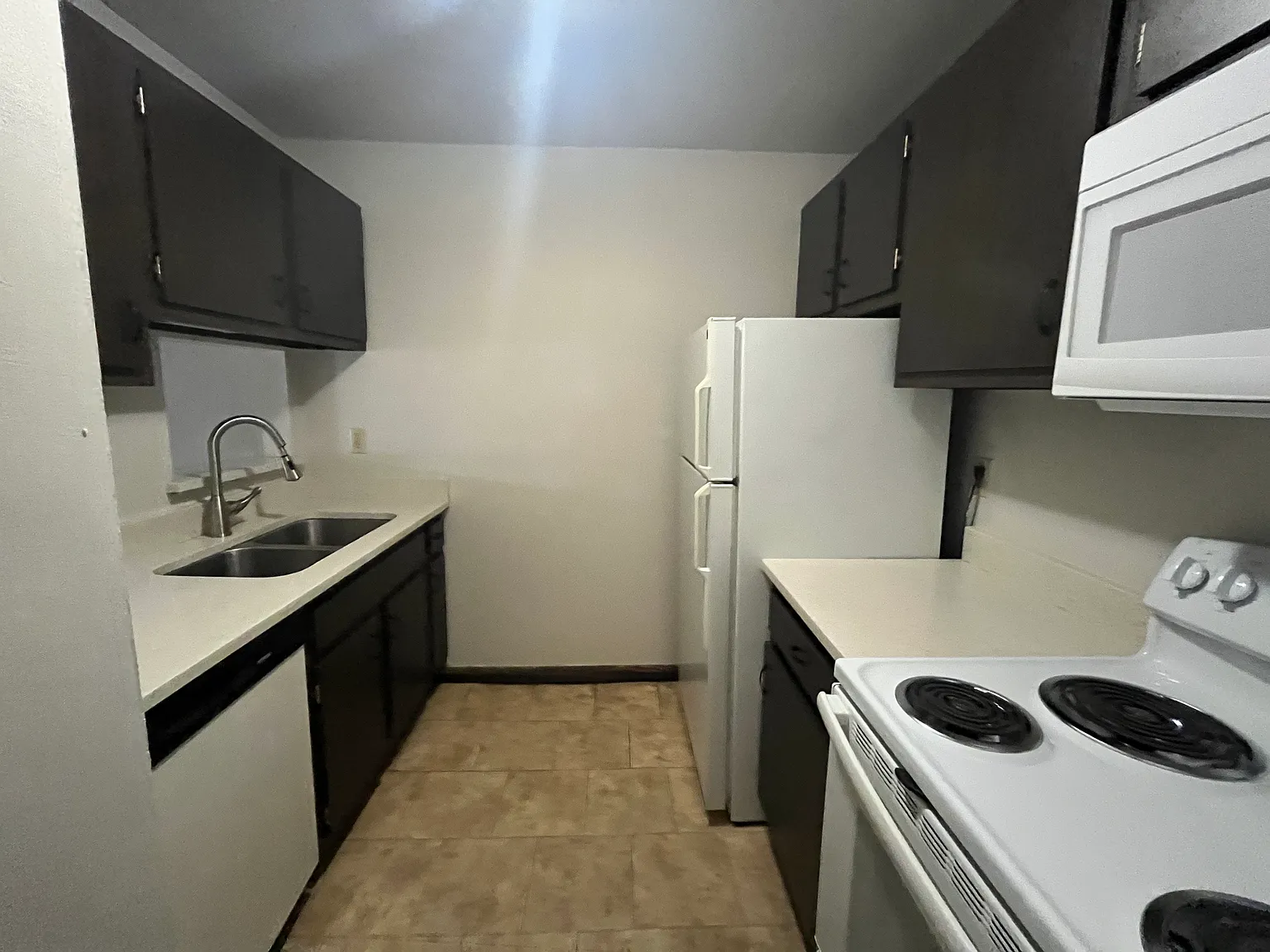 2 bed, 1.5 bath, 1000 sqft, $1,275 — Photo 3