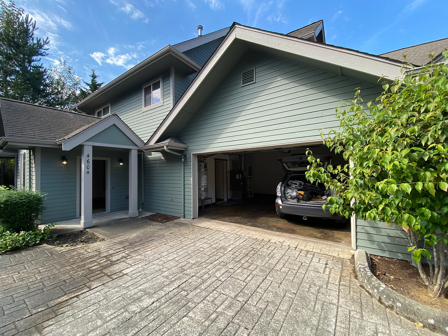 3 bed, 2.5 bath, 1400 sqft, $2,800 — Photo 2