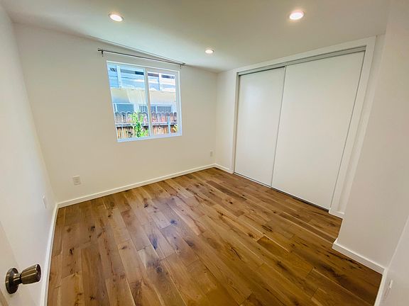 3rd image of 526 E Providencia Ave #526