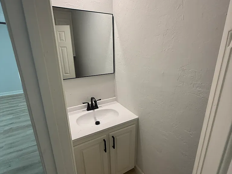 109 Park Ln — Photo 5