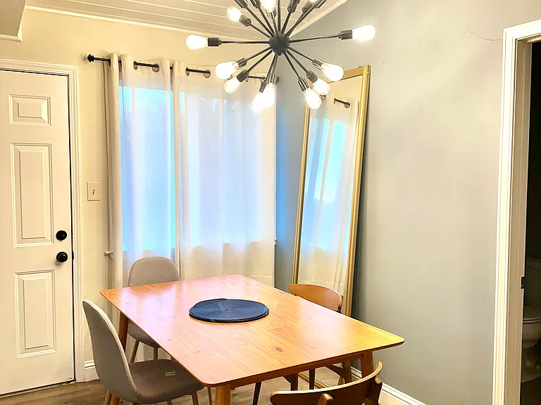 36 Henderson Pl — Photo 5