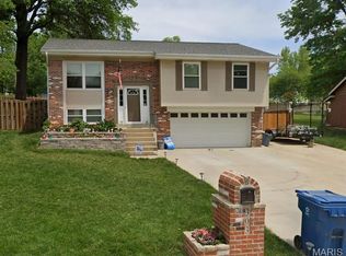 303 Croydon Ln, Ballwin, MO 63021