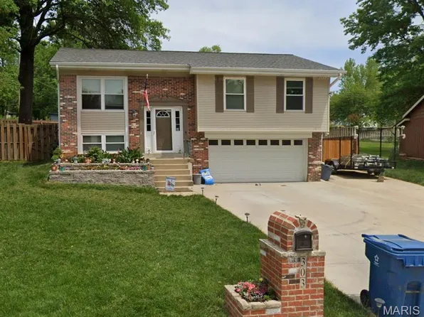 303 Croydon Ln, Ballwin, MO 63021