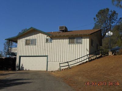 driveway to garage on Woodland