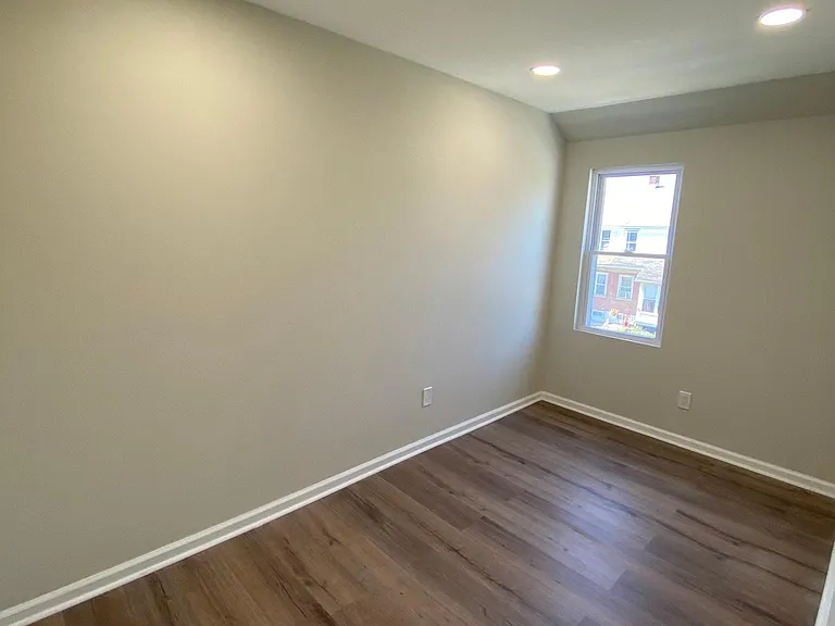 536 Saude Ave — Photo 8
