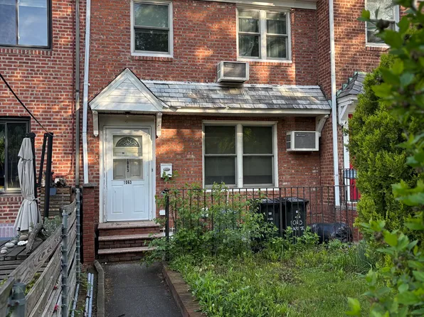 1063 Hart Street image 1 of 10