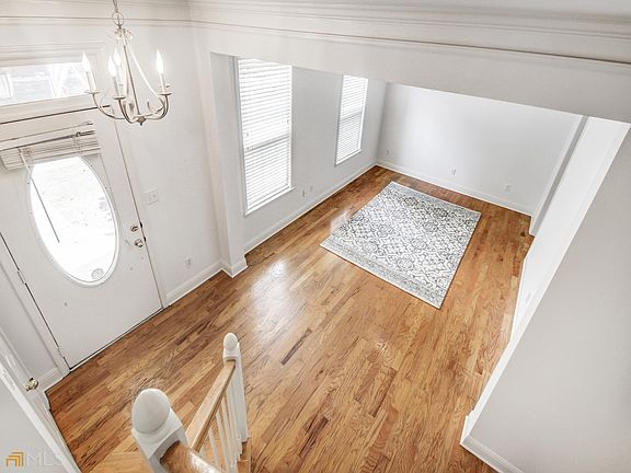 5th image of 117 Denham Sq