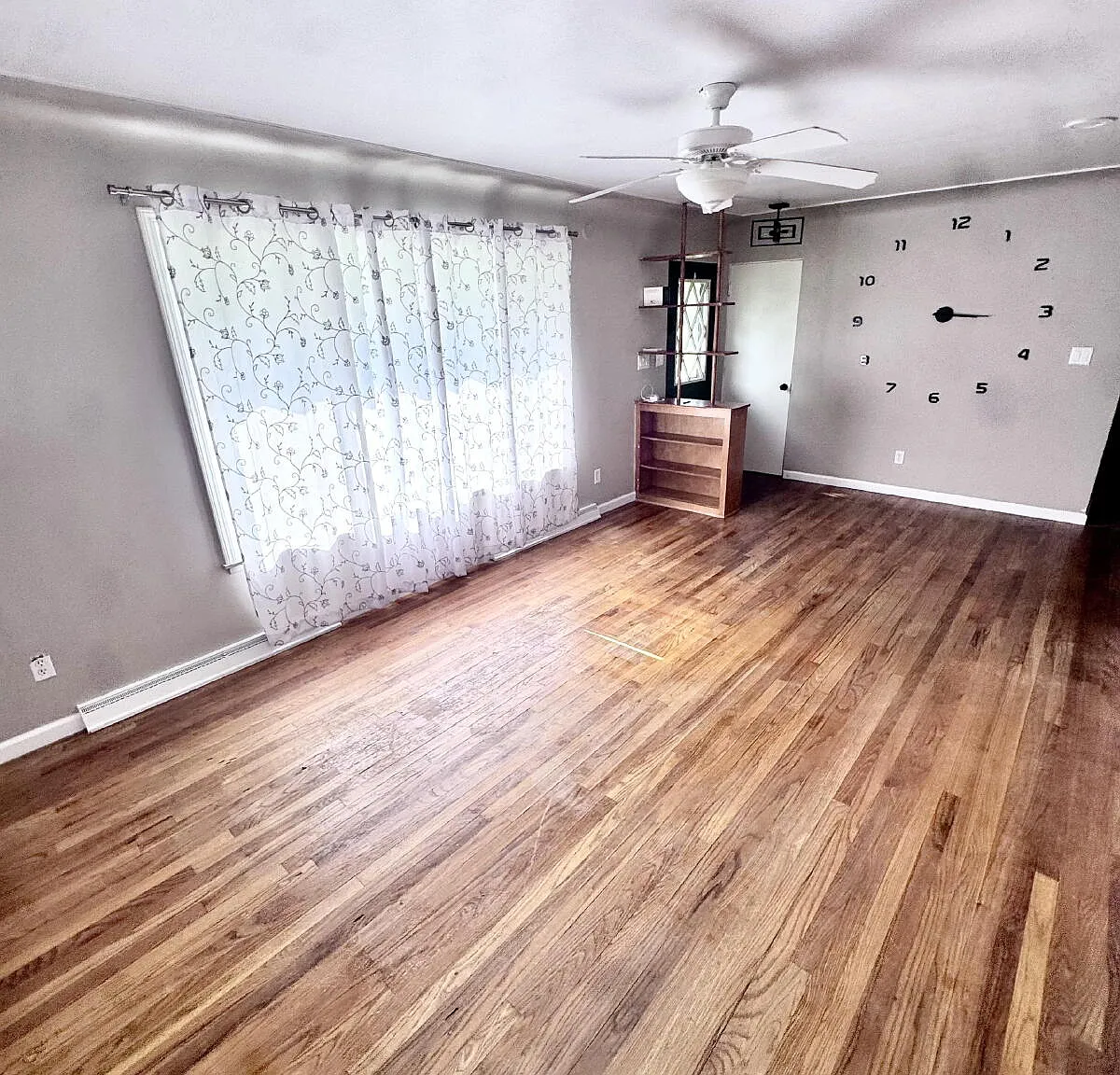 3 bed, 2.0 bath, $1,800 — Photo 2