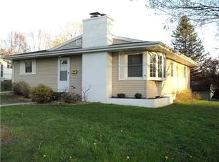 1114 Crestview Dr SE, Cedar Rapids, IA 52403