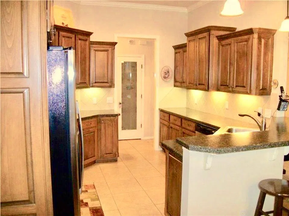 3 bed, 1922 sqft, $1,800 — Photo 3