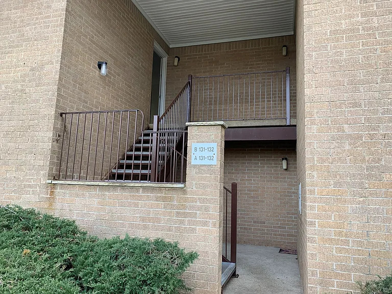 Edgewater Apartments — Photo 18