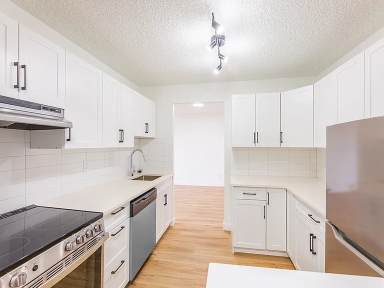 9700 Bonaventure Dr SE — Photo 42