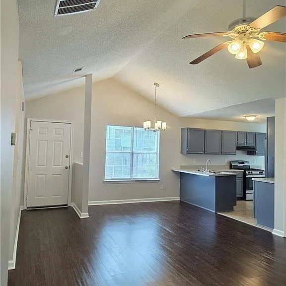 1504 Cain Ct — Photo 5