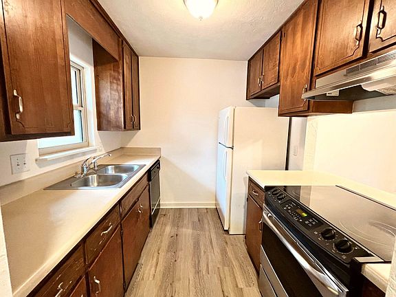 4th image of 613 Acorn Grove Ct #7
