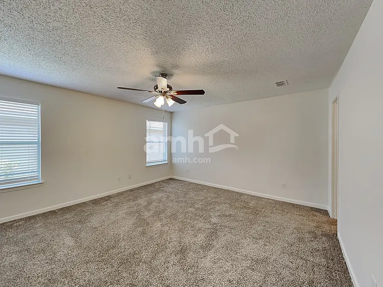 1475 Stewart Dr — Photo 12