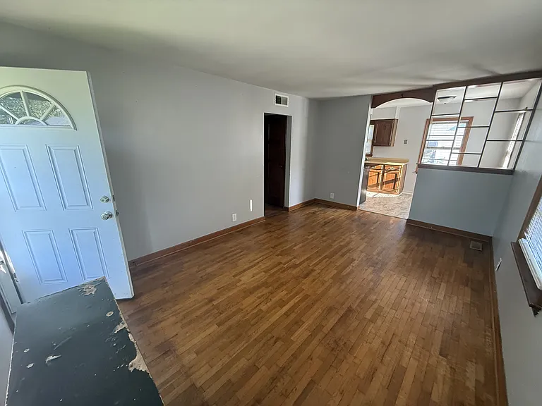 2913 Taylor Ave — Photo 2