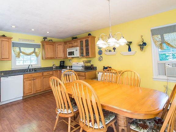 3rd image of 15 Cypress Ln