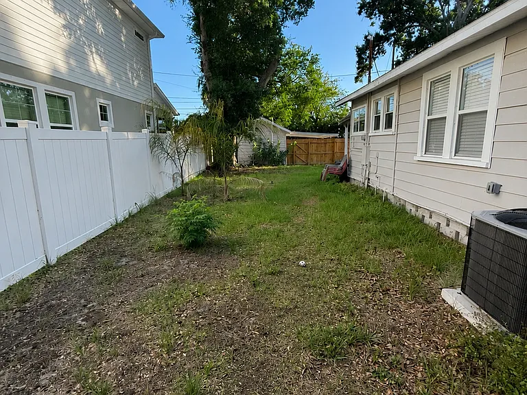 4624 Iris St N — Photo 23