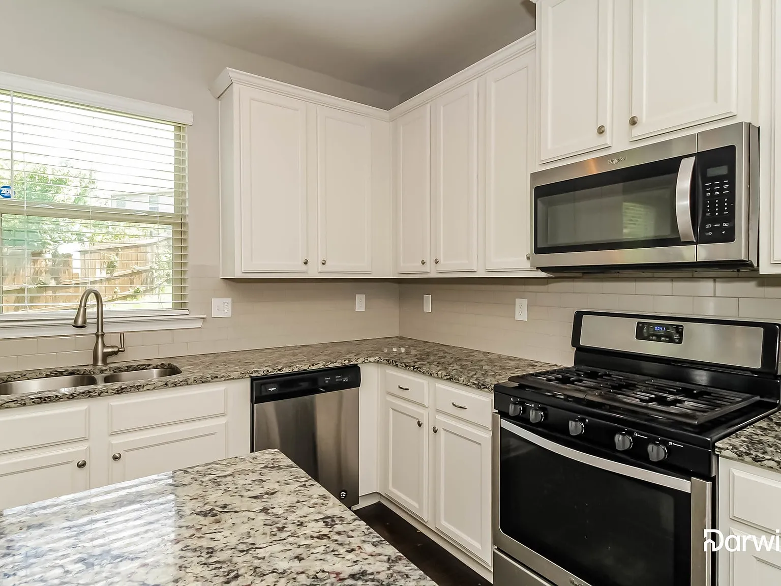 4 bed, 3.0 bath, 2196 sqft, $2,350 — Photo 2