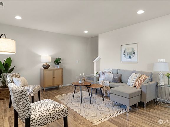 5th image of 10566 188th Street Ct E