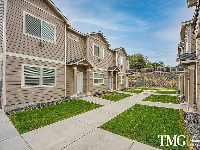 Kennewick Heights on 7th Avenue — Photo 26