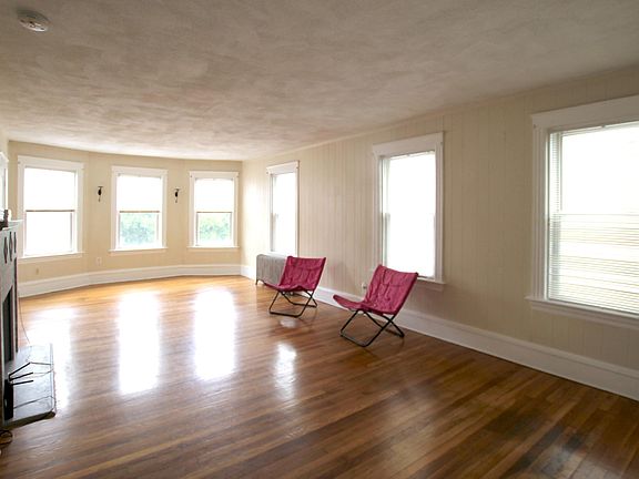 4th image of 65 Trenton St Floor 1