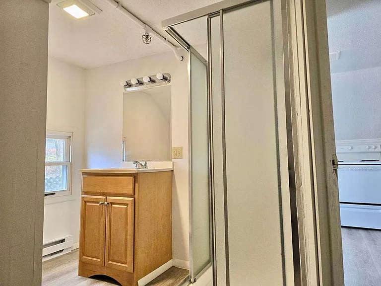 305 W Linn St — Photo 2